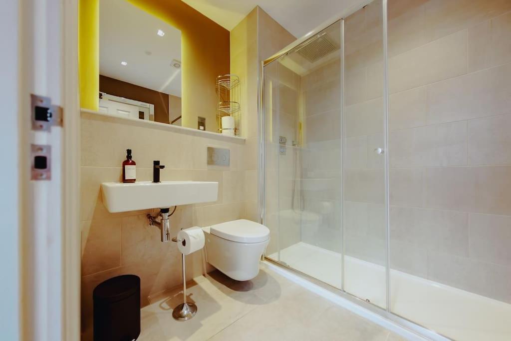 Ferienwohnung 3-Story Townhouse - Sleeps 8 Leeds  Exterior foto