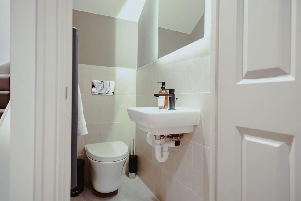 Ferienwohnung 3-Story Townhouse - Sleeps 8 Leeds  Exterior foto